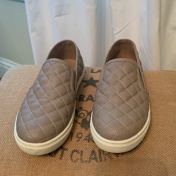 Steve Madden slip on sneaker - Picture 2 of 5